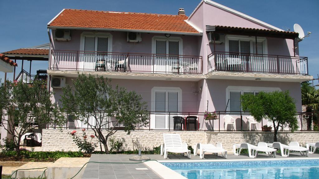 Krkahaus Hotel โลโซวาซ ภายนอก รูปภาพ