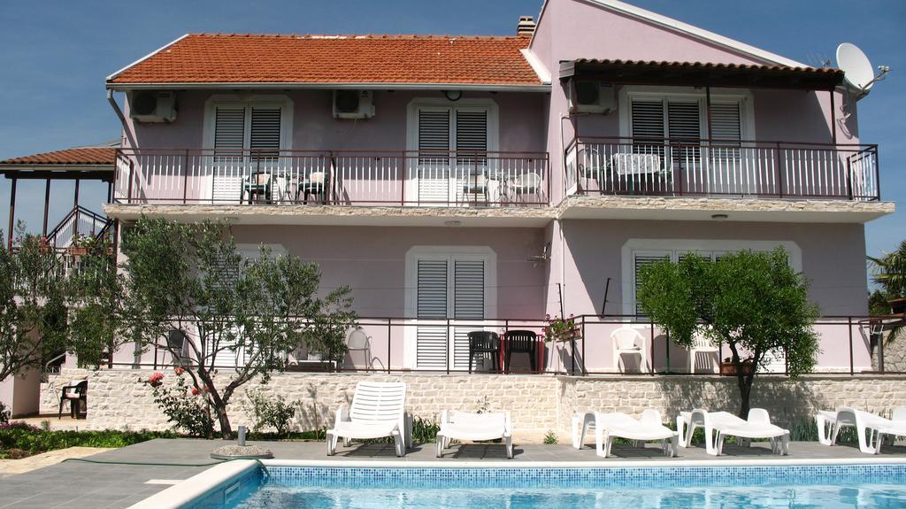 Krkahaus Hotel โลโซวาซ ภายนอก รูปภาพ